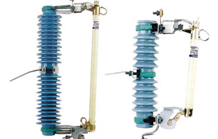 雷爾沃電器有限公司以高壓電器產(chǎn)品作為自己的核心產(chǎn)業(yè)，以產(chǎn)品設計為主導，主要研發(fā)生產(chǎn)戶(hù)內外高壓真空斷路器，高壓負荷開(kāi)關(guān)，隔離開(kāi)關(guān)，熔斷器，互感器，避雷器，接地開(kāi)關(guān)，六氟化硫開(kāi)關(guān)等產(chǎn)品。產(chǎn)品廣泛應用于各等級電網(wǎng)，風(fēng)能發(fā)電廠(chǎng)，太陽(yáng)能發(fā)電廠(chǎng)，核電，水電等領(lǐng)域。今天雷爾沃作為高壓熔斷器的生產(chǎn)廠(chǎng)家來(lái)告訴你：高壓熔斷器型號含義及組成，讓你對高壓熔斷器有個(gè)新的認識。