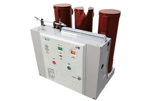 vs1戶(hù)內真空斷路器具備滅弧電壓低、滅弧能力強、分斷速度快、開(kāi)斷容量大、使用期長(cháng)、適應頻繁操作等特性，在供電系統中逐漸替代了其他類(lèi)型開(kāi)關(guān)，獲得了普遍的運用。但真空斷路器在開(kāi)斷過(guò)程中會(huì )形成過(guò)電壓，若在運作中錯誤操作，也會(huì )導致斷路器發(fā)生爆炸等事故，給生產(chǎn)安全帶來(lái)重大影響。因而需根據過(guò)電壓的類(lèi)型采取相應的措施，以降低過(guò)電壓的形成和減少過(guò)電壓的數值，除真空斷路器生產(chǎn)制造工藝層面的問(wèn)題外，能夠加裝保護器以更改負荷參數，進(jìn)而達到目地。